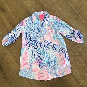 Lilly Pulitzer girls top with roll up sleeves.size S.
